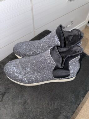 Kenneth Cole Reaction Glitter Slip-On Sneakers in Sparkling Charcoal/navy blue